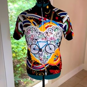 Sport top with back pocket.